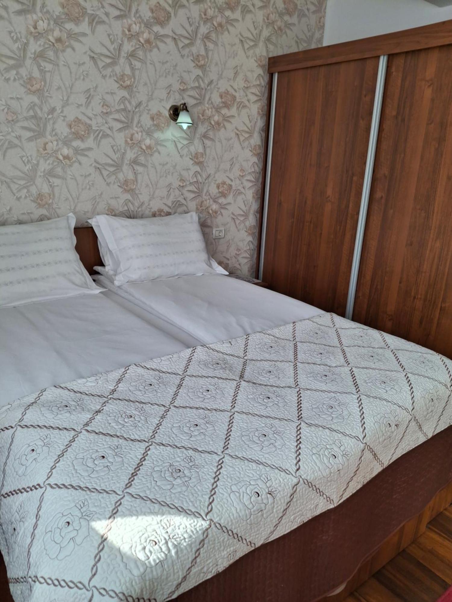 Garsoniera Strada Bucegi Lägenhet Sibiu Exteriör bild